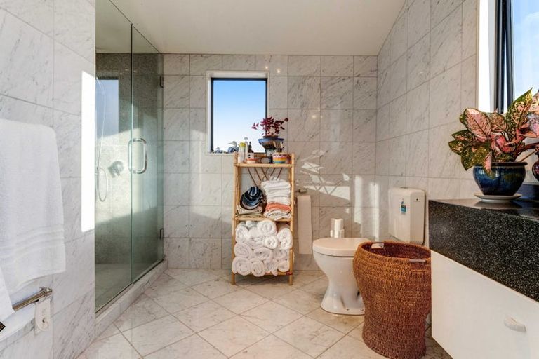 Photo of property in 18 Ribbonwood Crescent, Goodwood Heights, Auckland, 2105