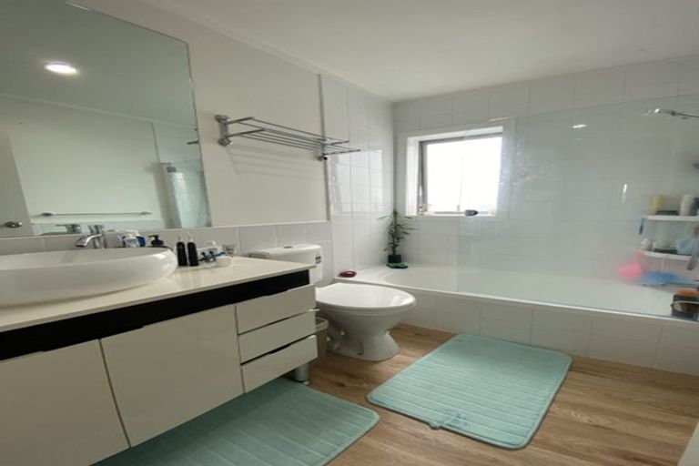 Photo of property in 10/15 Andersons Road, Oteha, Auckland, 0632