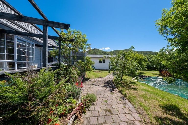 Photo of property in 215a Waikawa Road, Waikawa, Picton, 7220