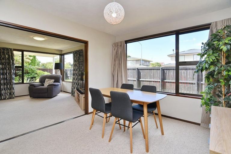 Photo of property in 15 Connemara Drive, Northwood, Christchurch, 8051