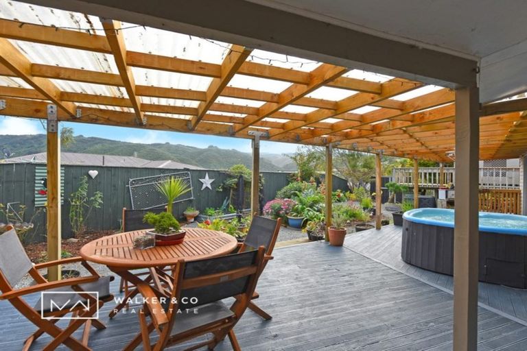 Photo of property in 7 Radiata Grove, Brown Owl, Upper Hutt, 5018