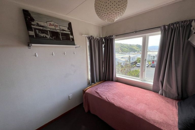 Photo of property in 2 Milne Terrace, Island Bay, Wellington, 6023