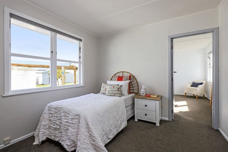 Photo of property in 24 Magdalen Crescent, Pirimai, Napier, 4112