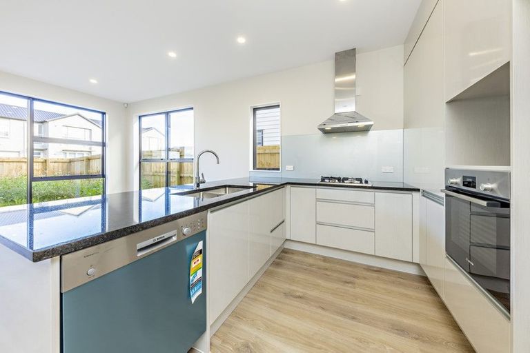 Photo of property in 4 Hollowout Street, Takanini, 2112