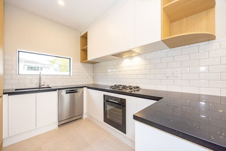 Photo of property in 34 Hellyers Street, Birkdale, Auckland, 0626