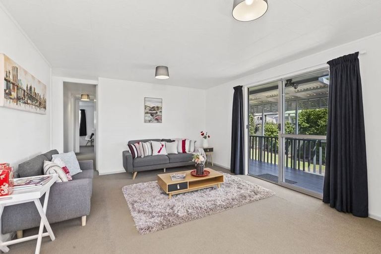 Photo of property in 1/15 Pine Street, New Lynn, Auckland, 0600