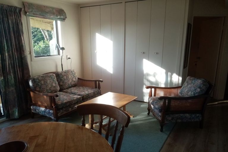 Photo of property in 20 Kahu Road, Paremata, Porirua, 5024