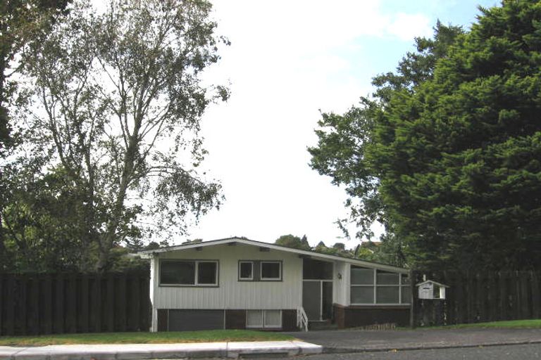 Photo of property in 98 Awaroa Road, Sunnyvale, Auckland, 0612