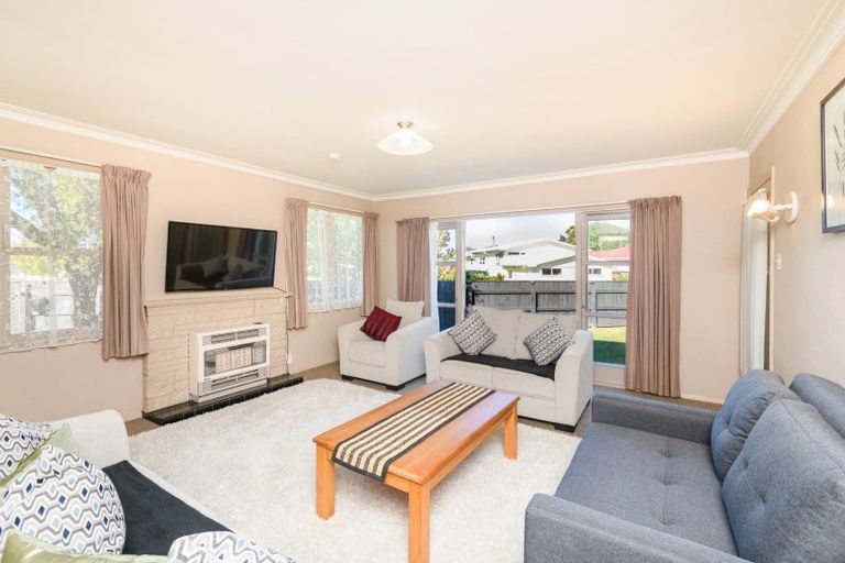 Photo of property in 2a Lowestoft Place, West End, Palmerston North, 4412
