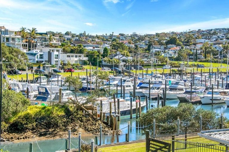 Photo of property in 2/1 Omana Road, Milford, Auckland, 0620