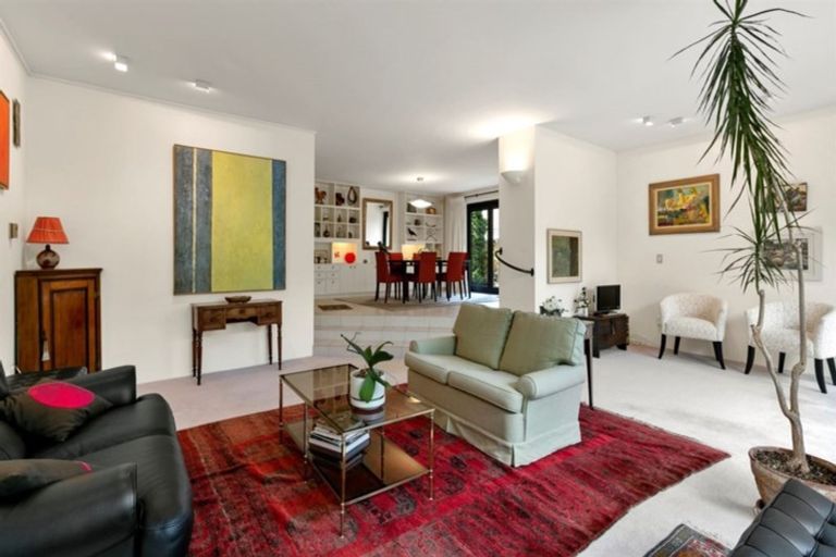 Photo of property in Highwic, 1/32 Hobson Street, Thorndon, Wellington, 6011