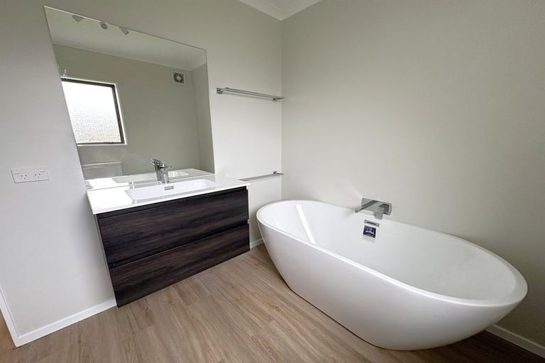 Photo of property in 15b Whitechapel Grove, Stokes Valley, Lower Hutt, 5019