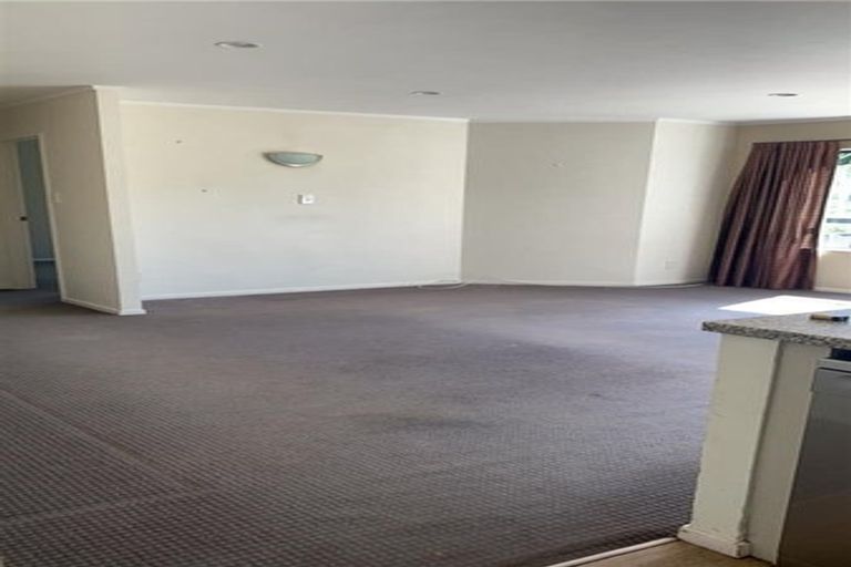 Photo of property in 48 Topliss Drive, Northcross, Auckland, 0632