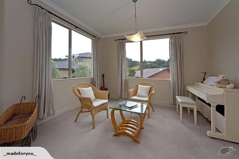 Photo of property in 24 George Deane Place, Greenhithe, Auckland, 0632