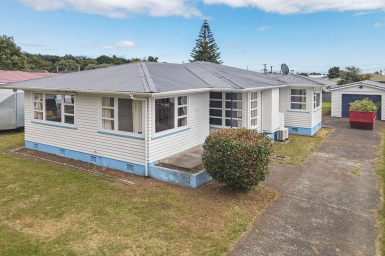 Photo of property in 14 Matai Street, Levin, 5510
