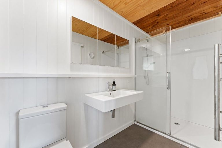 Photo of property in 352 Motutara Road, Muriwai, 0881