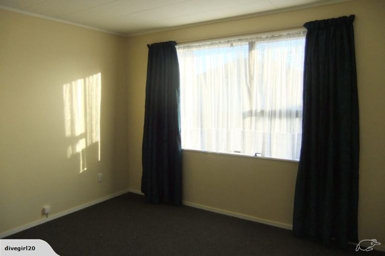 Photo of property in 4 Bryce Place, Kelvin Grove, Palmerston North, 4414