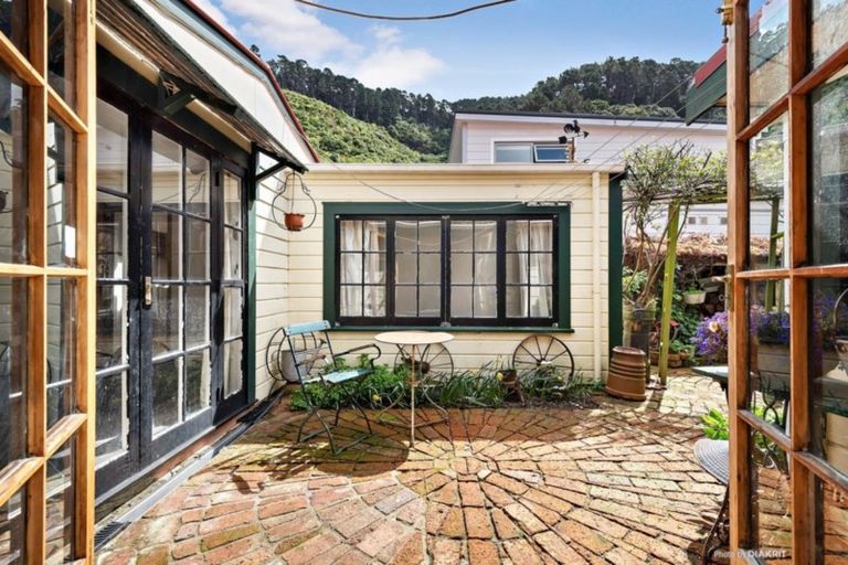 Photo of property in 7 Poplar Grove, Thorndon, Wellington, 6011