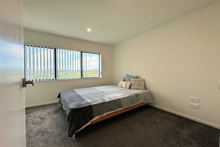 Photo of property in 5 Kaha Road, Takanini, 2110
