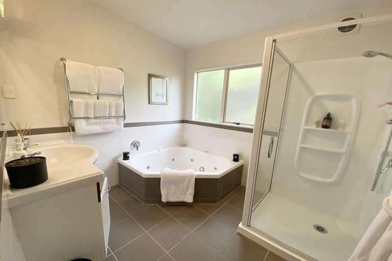 Photo of property in 6h Twin Court, Albany, Auckland, 0632