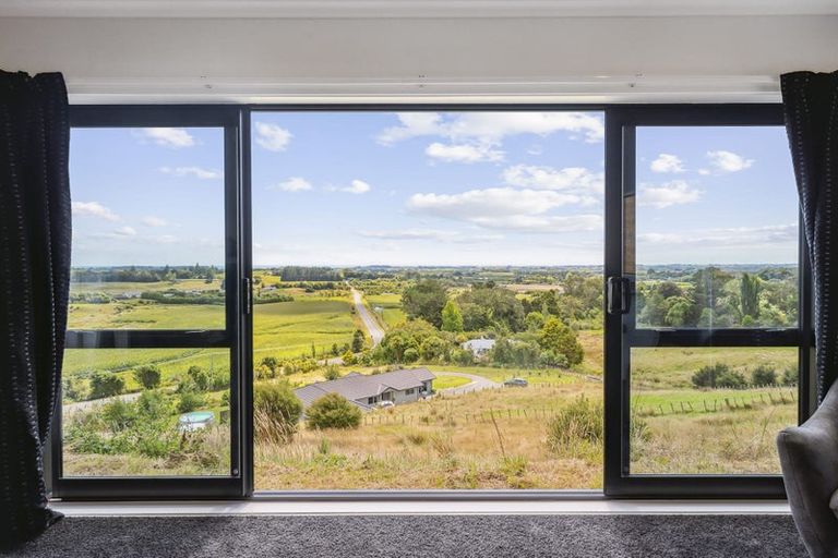 Photo of property in 129 South Manakau Road, Manakau, Otaki, 5583