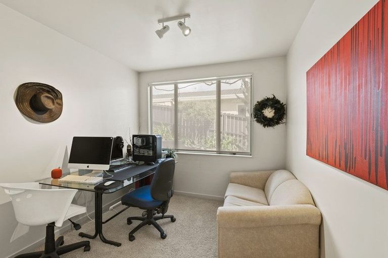 Photo of property in 2/47 Rangitoto Terrace, Milford, Auckland, 0620