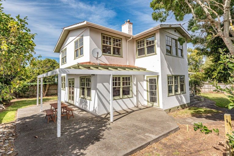 Photo of property in 11 Saint Leonard Street, Saint Johns Hill, Whanganui, 4501