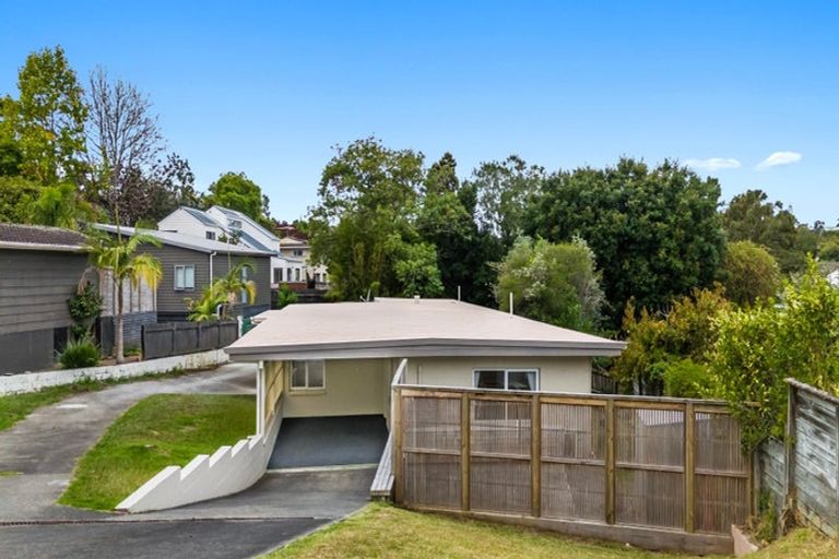 Photo of property in 1/2 Flavia Close, Torbay, Auckland, 0630
