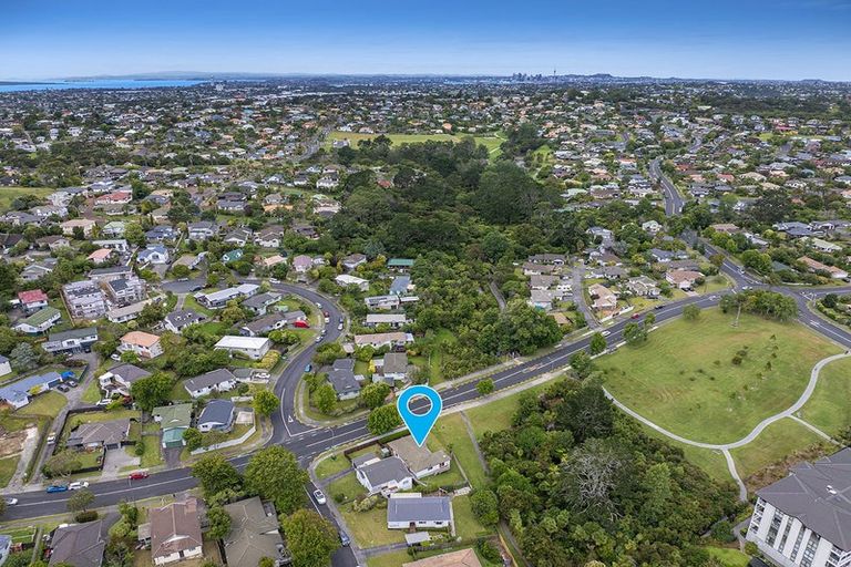 Photo of property in 2/2 Rook Place, Unsworth Heights, Auckland, 0632