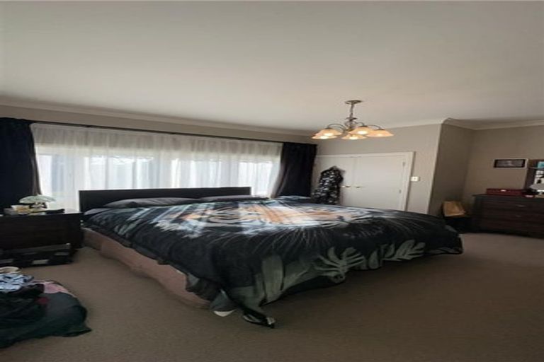 Photo of property in 14 Queenwood Road, Levin, 5510