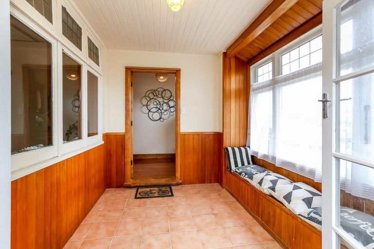 Photo of property in 5 Huatoki Street, Vogeltown, New Plymouth, 4310