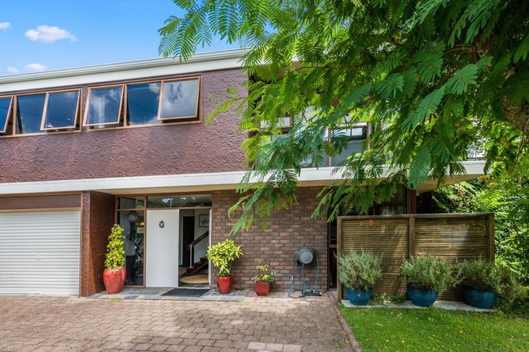 Photo of property in 2 Exeter Place, Tihiotonga, Rotorua, 3015