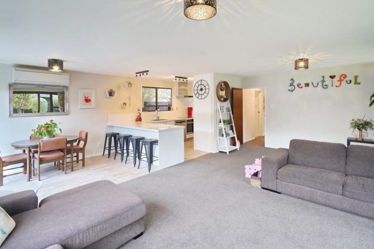 Photo of property in 64 Anglesea Avenue, Parklands, Christchurch, 8083