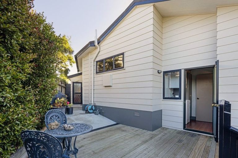 Photo of property in 66 Guadeloupe Crescent, Grenada Village, Wellington, 6037