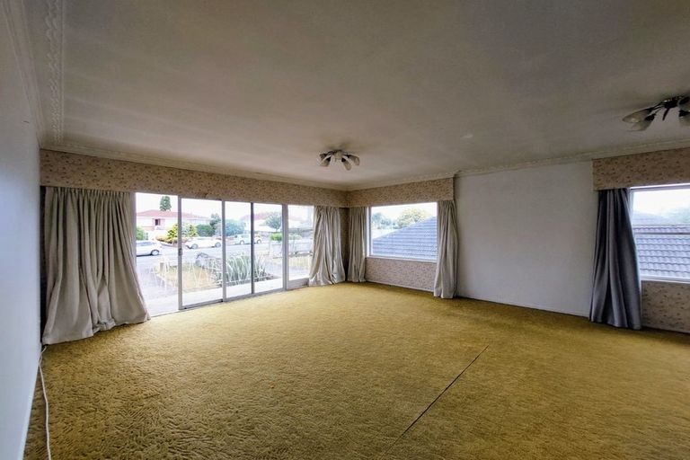 Photo of property in 187 Te Atatu Road, Te Atatu South, Auckland, 0610