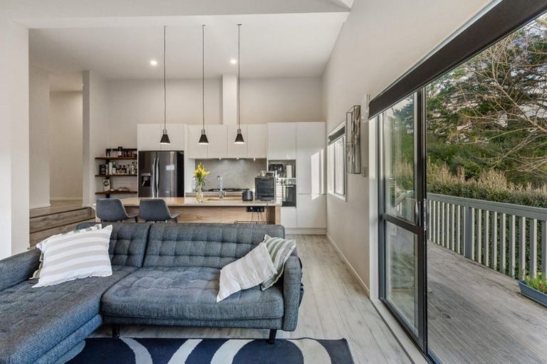 Photo of property in 2 Tarara Lane, Kumeu, 0810