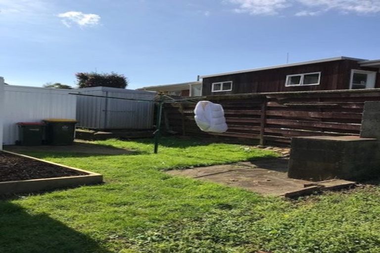 Photo of property in 1/22 Highland Park Drive, Highland Park, Auckland, 2010