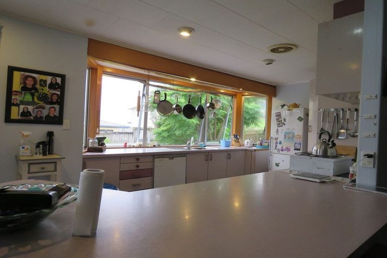 Photo of property in 16 Stratford Drive, Cable Bay, 0420