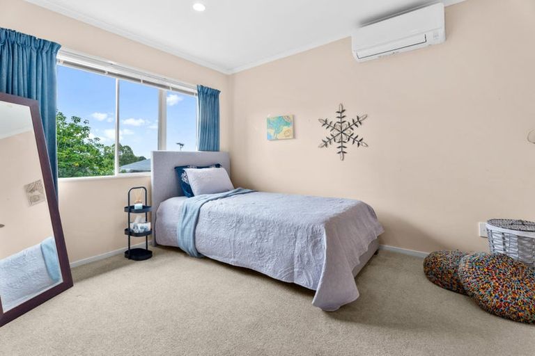 Photo of property in 2/1a Hamilton Place, Glenfield, Auckland, 0629