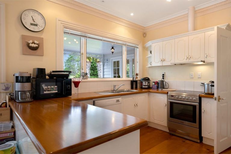 Photo of property in 112 Motu Road, Kumeu, 0891