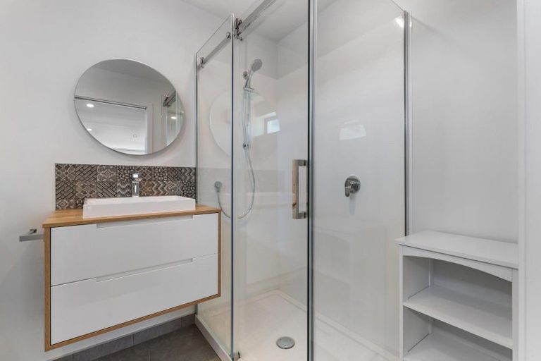 Photo of property in 15 Faulks Terrace, Wanaka, 9305