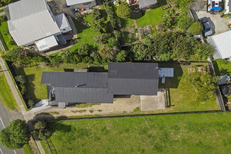 Photo of property in 121 Weraroa Road, Waverley, 4510