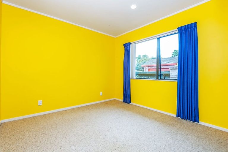 Photo of property in 100 Amberley Avenue, Highbury, Palmerston North, 4412