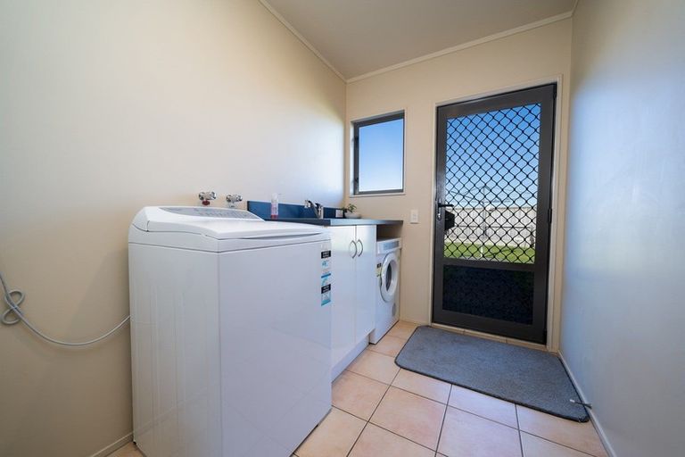 Photo of property in 16 Harris Place, Ngatea, 3503