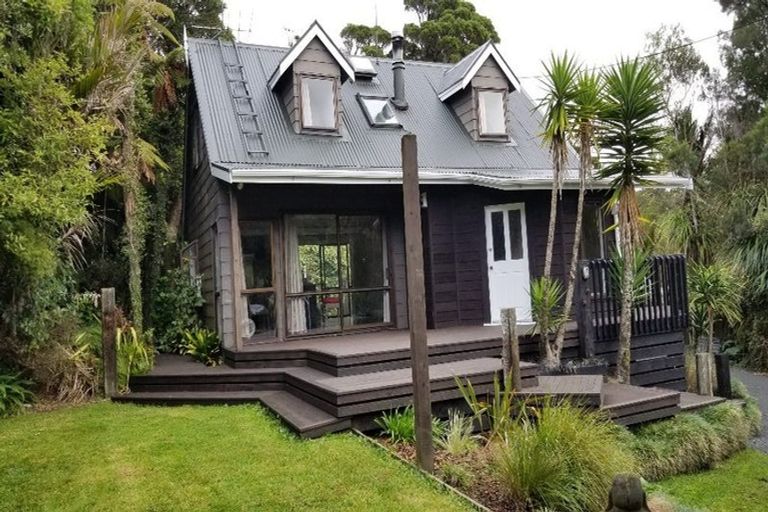 Photo of property in 48 Turanga Road, Henderson Valley, Auckland, 0612