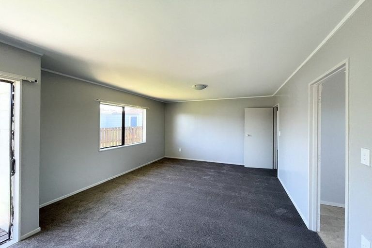 Photo of property in 2/14 Hatherley Place, Clendon Park, Auckland, 2103