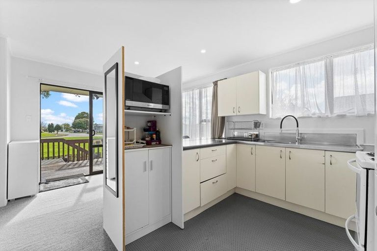 Photo of property in 1/14 Penion Drive, Flat Bush, Auckland, 2023