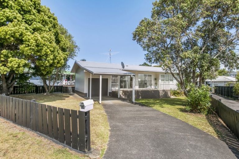 Photo of property in 17 Lindis Place, Mangere Bridge, Auckland, 2022