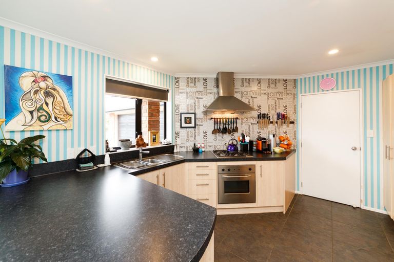 Photo of property in 15 Orlando Way, Kelvin Grove, Palmerston North, 4414