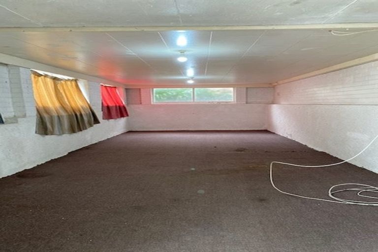 Photo of property in 27 Royal View Road, Te Atatu South, Auckland, 0610